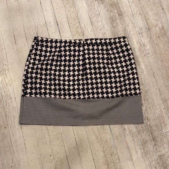Michael Kors Houndstooth A Line Mini Skirt Size 10 GC - Picture 4 of 7